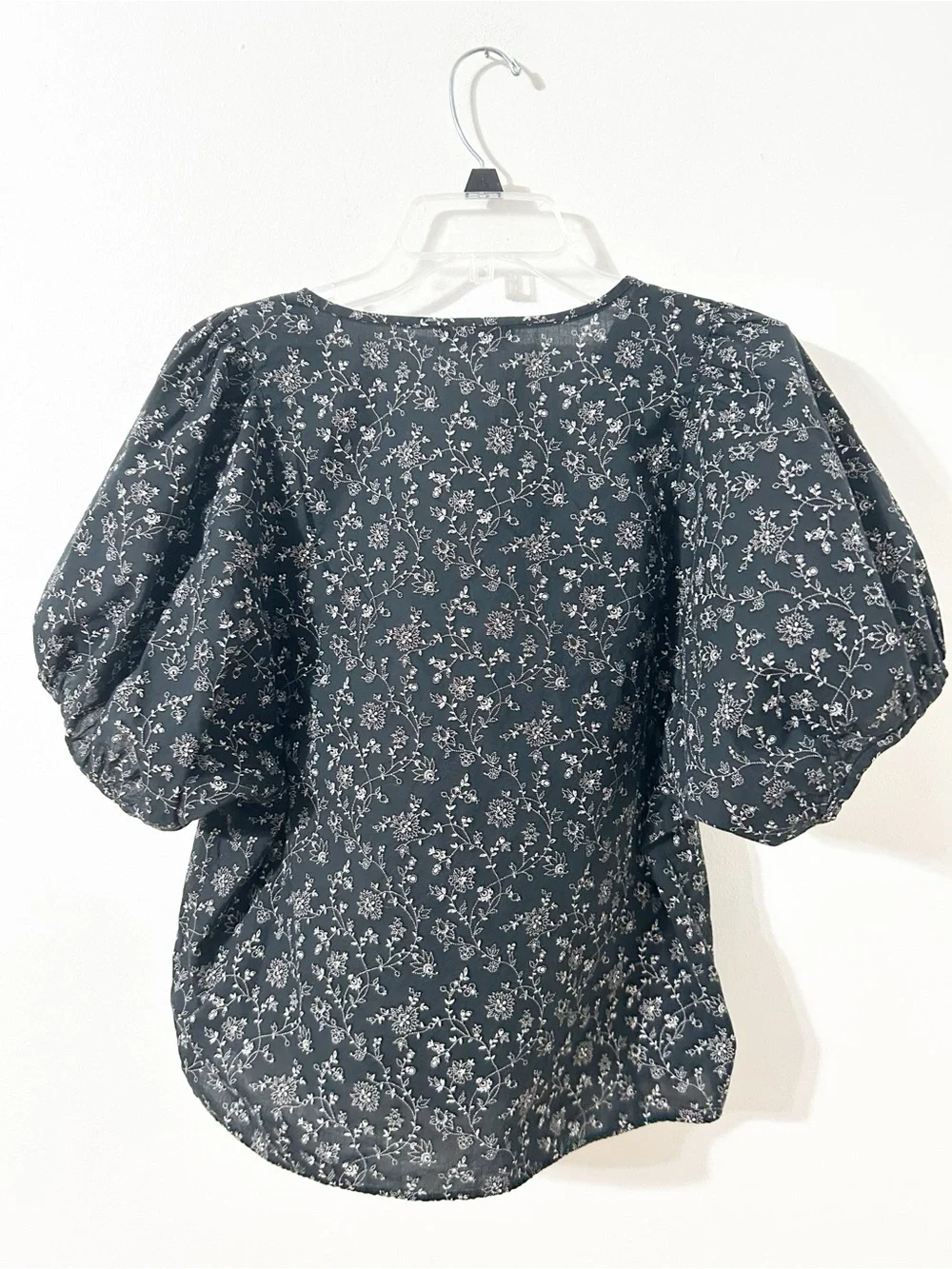 Madewell VNeck Puff Balloon Sleeve Floral Top Styl N3951 Black White Size Medium